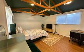 Cozy Fully Equipped Unit 12 Noon Check In